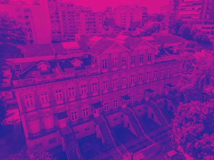 Edifício histórico em bairro residencial