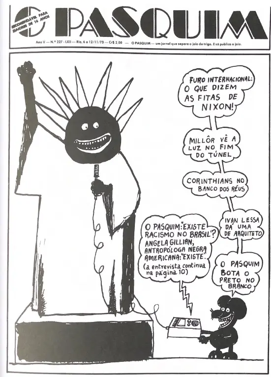 Figura humana sorridente com traje formal, segurando microfone e levantando braço, com pequena figura segurando jornal à frente.