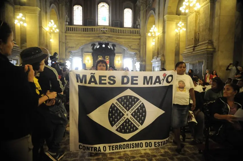 Protesto em igreja contra terrorismo do Estado