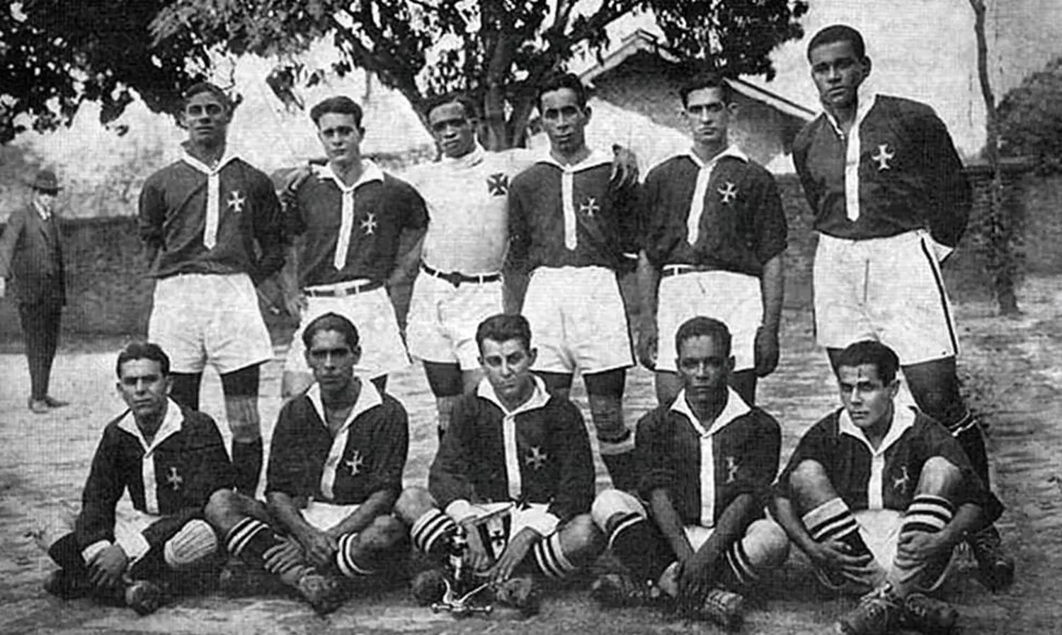 Time de futebol do Vasco campeão carioca em 1923.