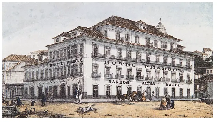 Hotel Pharoux em preto e branco, com edifício de três andares em um largo.