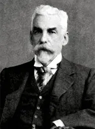 Homem idoso em terno clássico, retrato preto e branco.