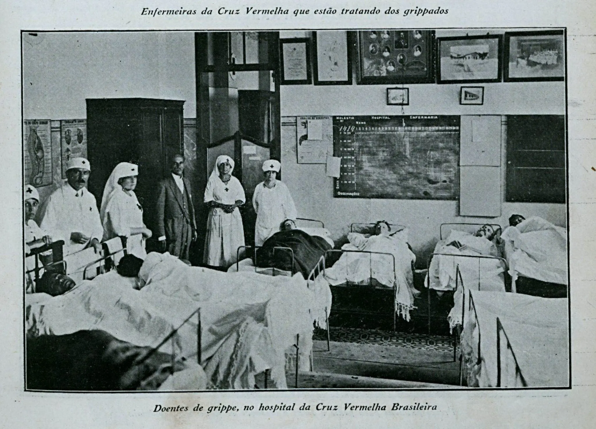 Enfermeiras da Cruz Vermelha atendendo pacientes gripados.