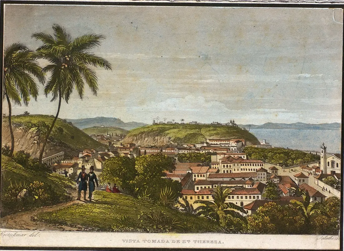 Pintura de cidade costeira com palmeiras, colinas, casas vermelhas e igreja.