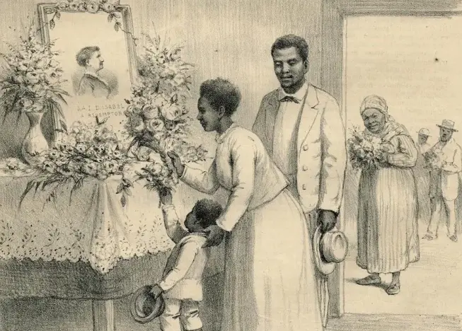 Família em interior elegante, mesa com flores e retrato, menino com chapéu, adultos conversando, idosos e homens caminhando.