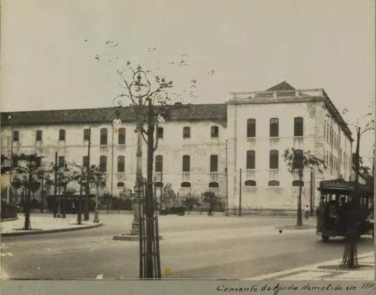 Árvores e edifício, demolição de convento em 1911.