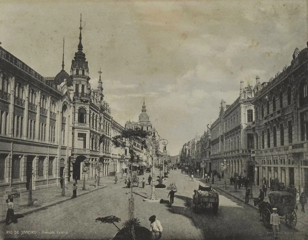 Avenida histórica em preto e branco, Rio de Janeiro, Brasil