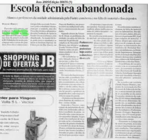 Jornal em preto e branco sobre escola técnica abandonada.