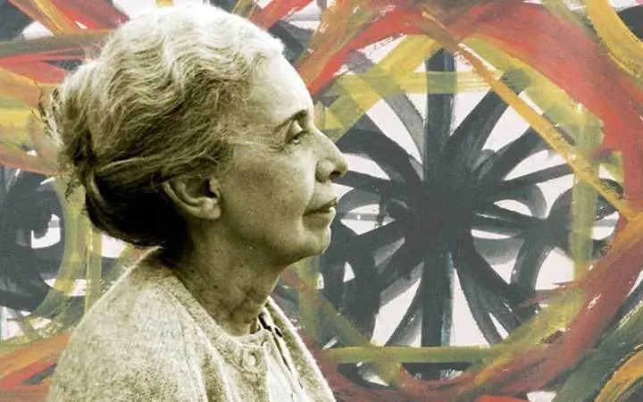 Uma foto de uma pessoa idosa olhando para a direita, fundo abstrato colorido.