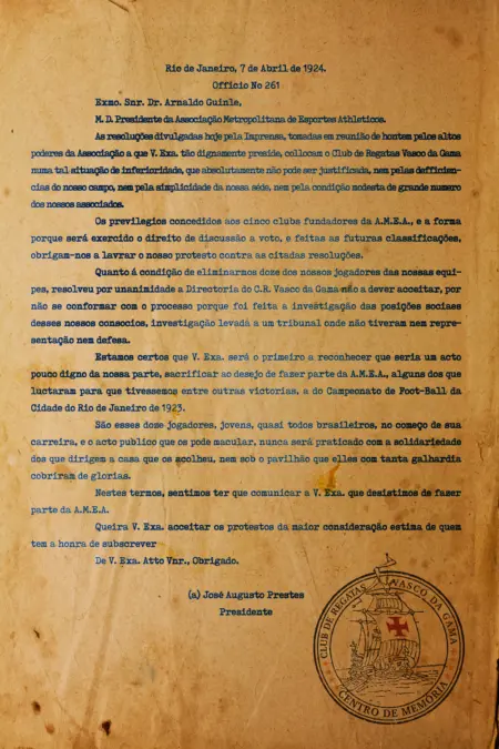 Documento antigo de 1924 assinado por José Augusto Prestes, selo do Vasco da Gama.