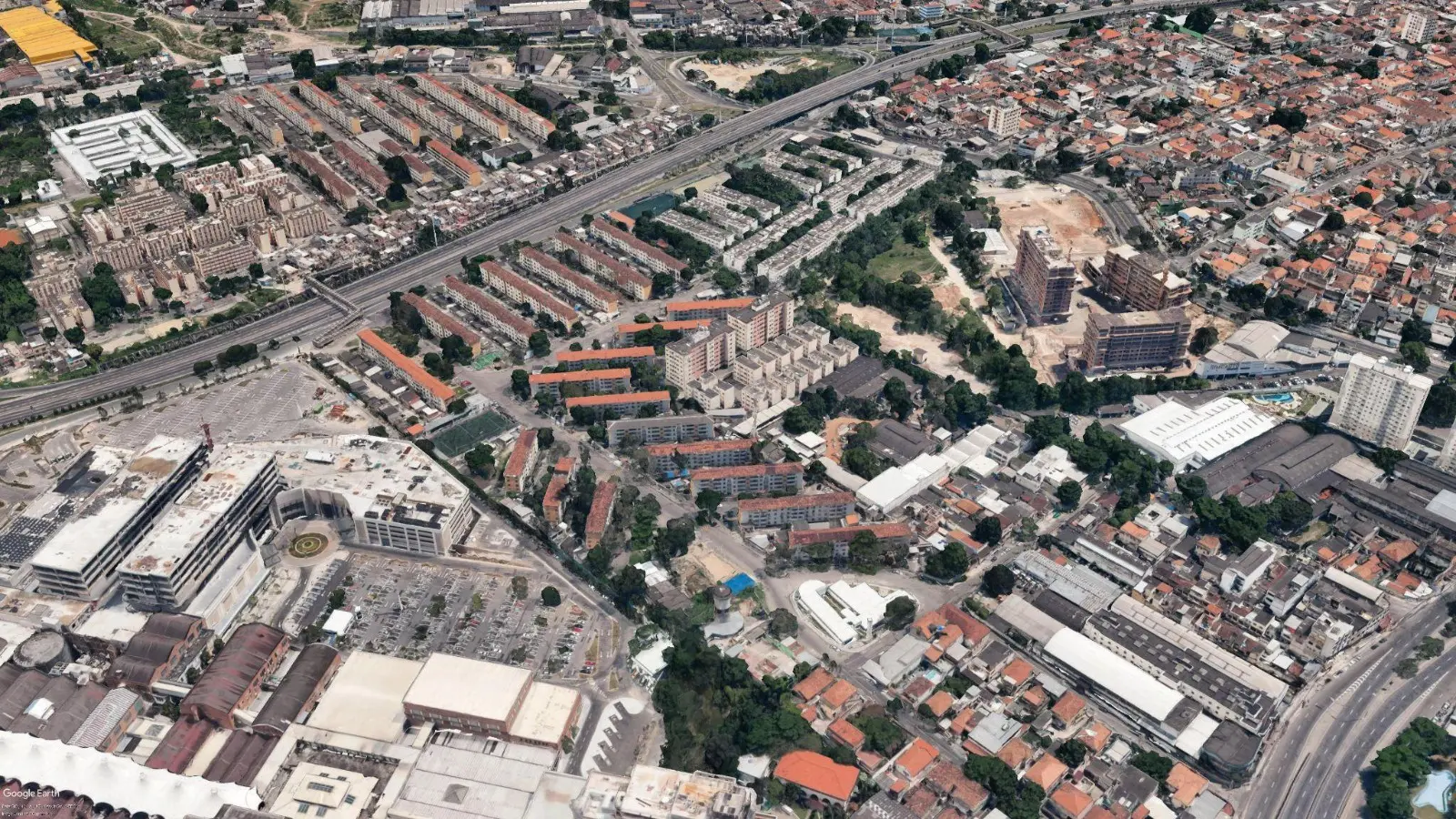 Cidade urbana densa com edifícios residenciais e comerciais.