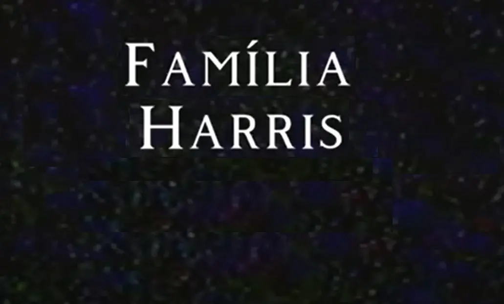 Texto alternativo (alt): Família Harris em destaque sobre fundo escuro.