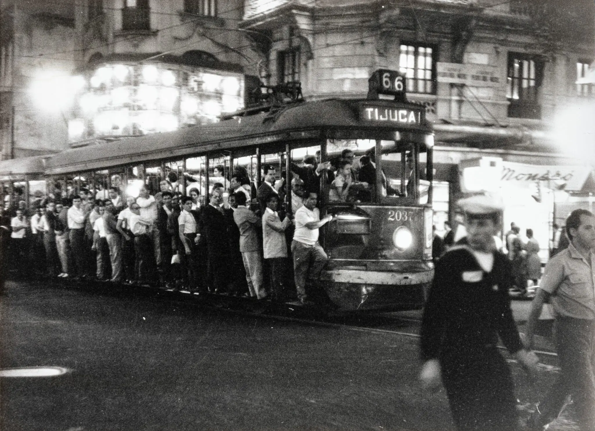 Bonde lotado em Tijuca, Rio de Janeiro.