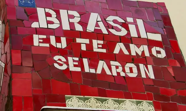 Mosaico colorido com letras "BRASIL EU TE AMO SELARON" em tons de vermelho e rosa.