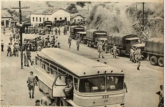 Movimentação militar em torno do Palácio das Laranjeiras.