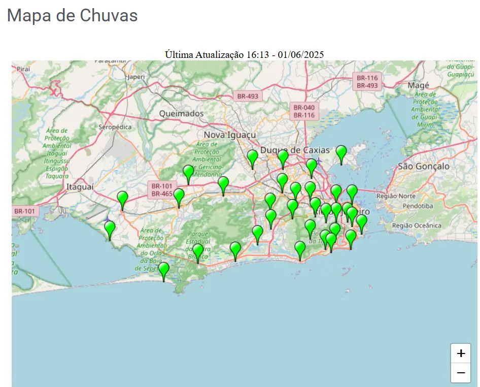 Mapa de chuvas mostrando áreas de chuva em áreas protegidas e rodovias, com destaque para a baía de Guanabara e São Gonçalo.