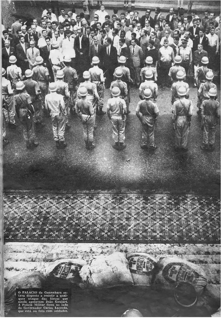 Soldados e civis em uma área militar.