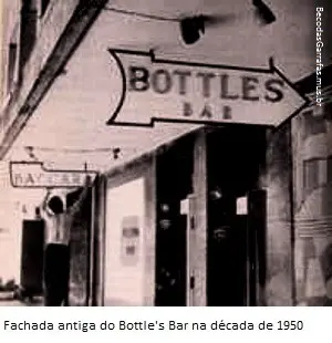 Fachada antiga do Bottle's Bar na década de 1950