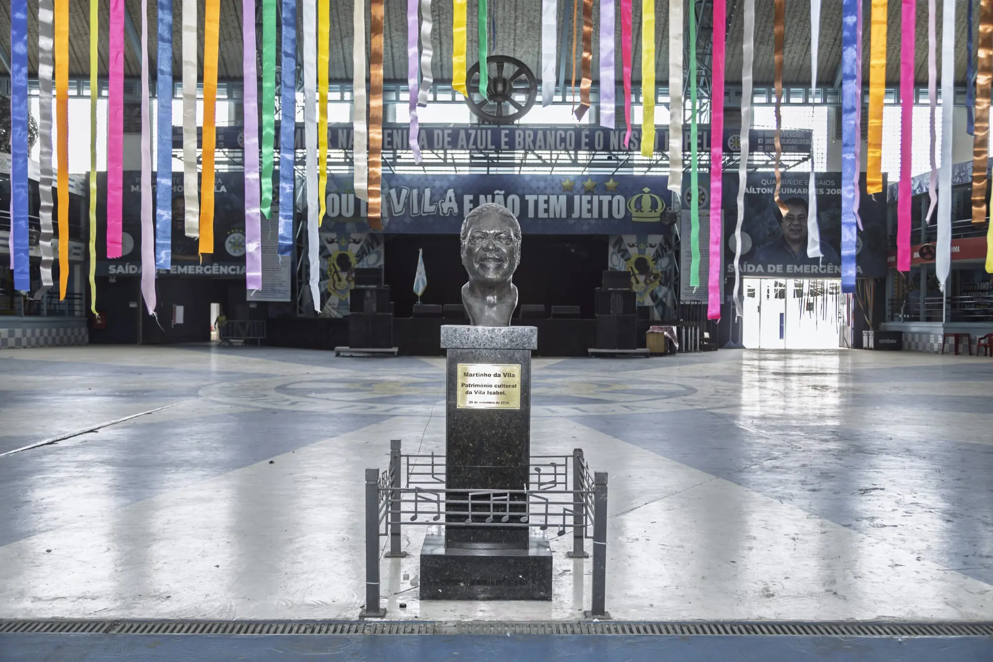 Memorial com busto de Martimho da Vila em São Paulo.