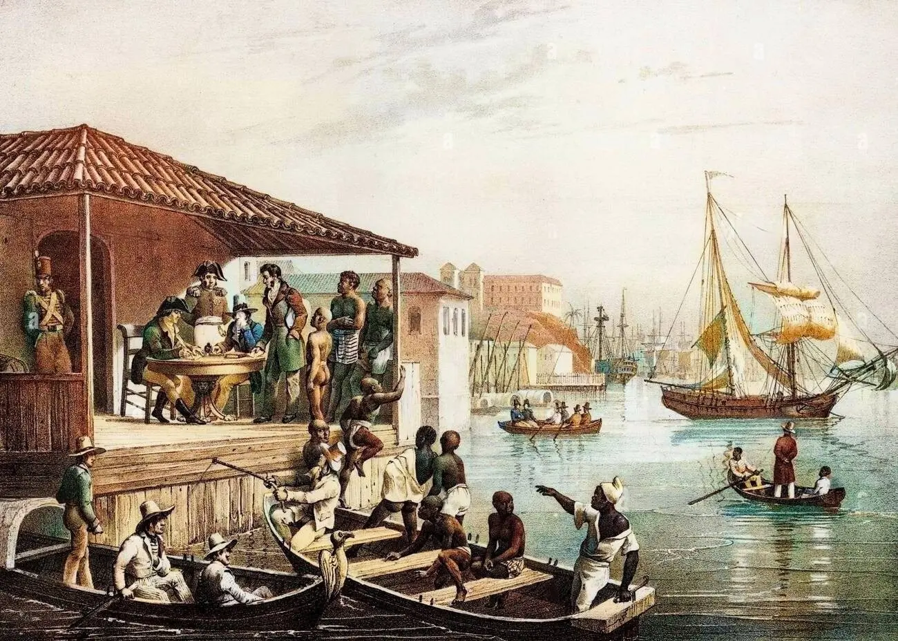 Cenário portuário com pessoas em barcos e navios navegando.