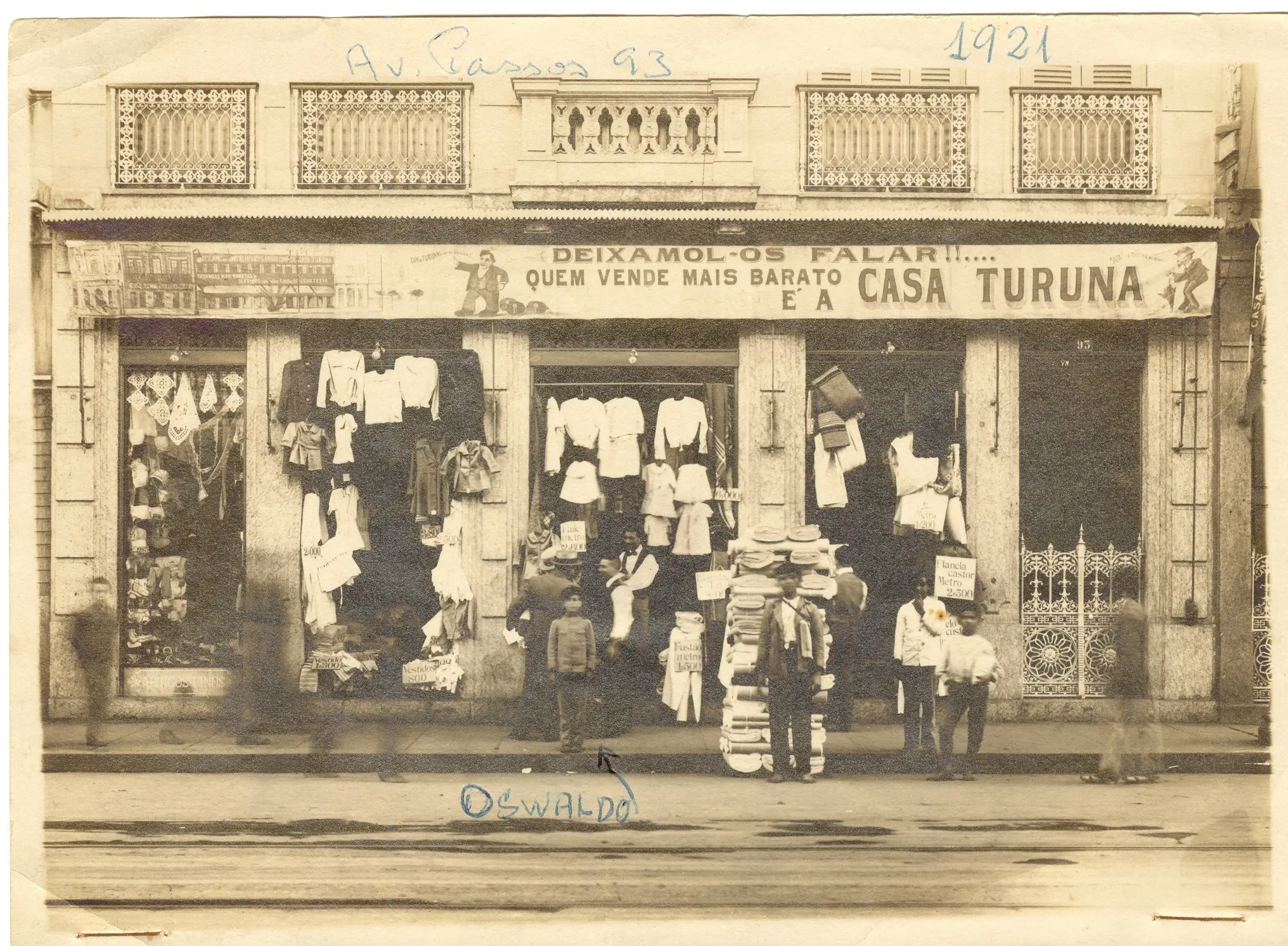 Fachada de loja antiga em preto e branco, Casa Turuna.