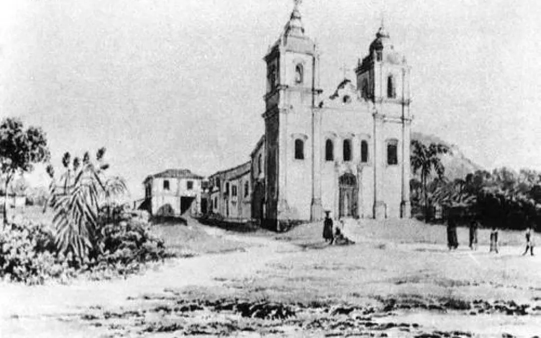Igreja histórica com torres e pessoas caminhando.