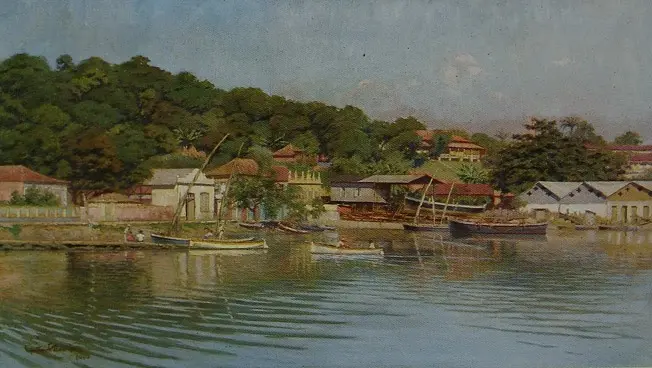 Pintura costeira com árvores, casas e rio.