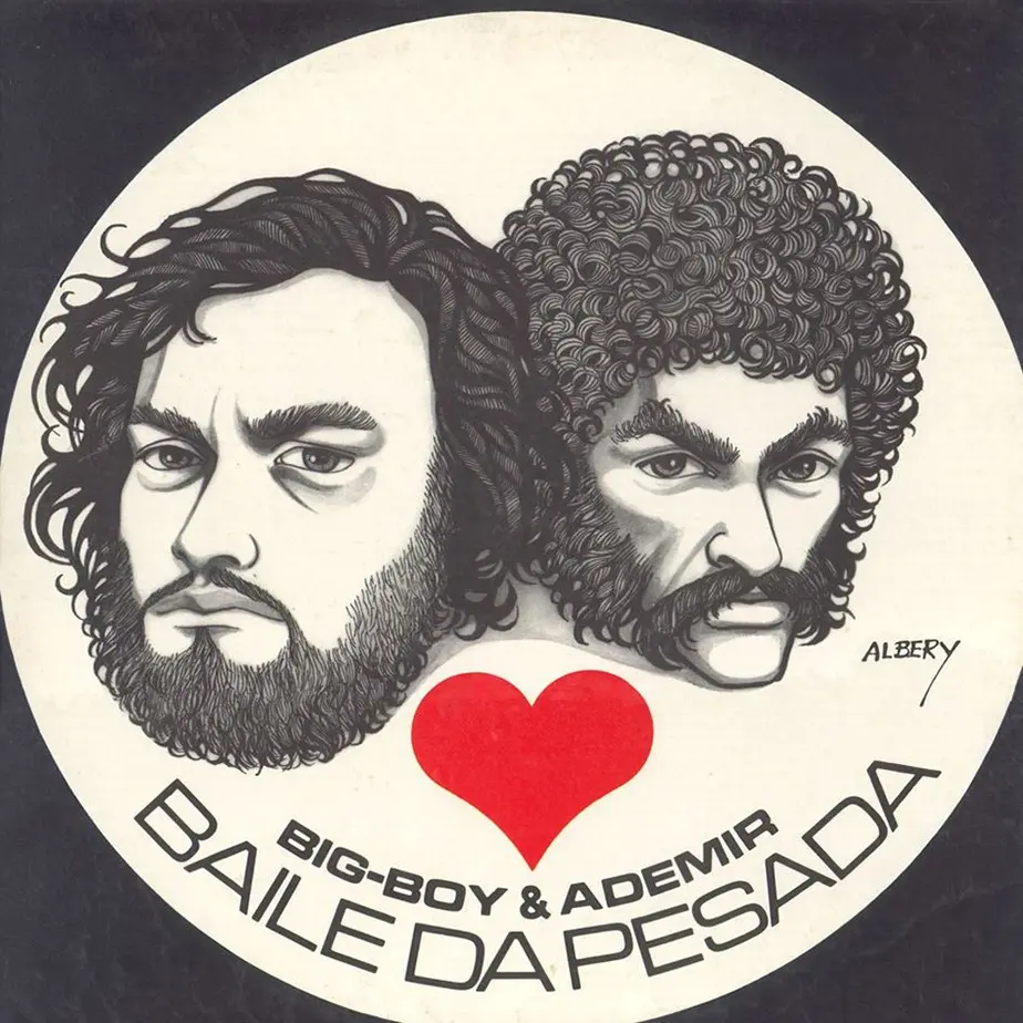 Desenho preto e branco com cabeças de homens, coração vermelho e frase "BIG-BOY & ADEMIR BAILE DA PESADA" assinado por Albery.
