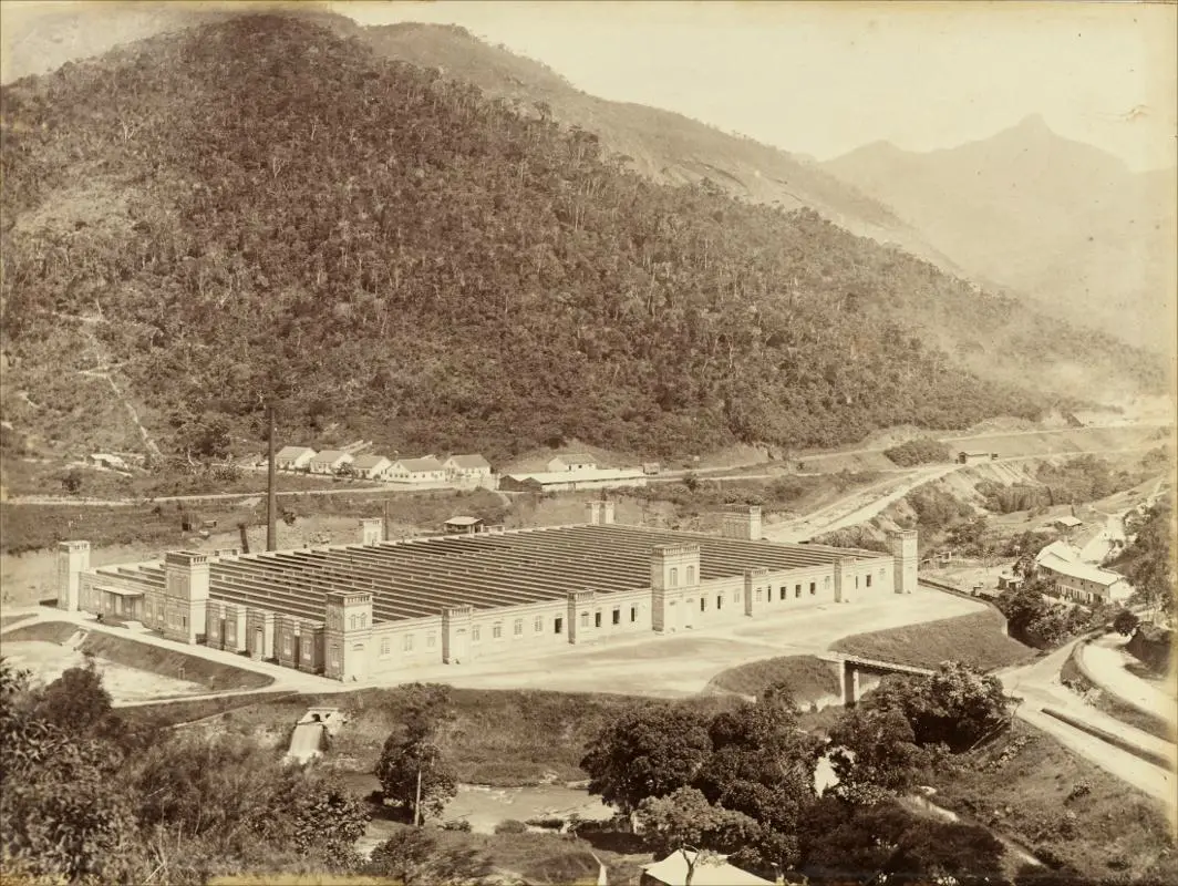 Companhia Petropolitana de Tecido, fábrica no bairro de Cascatinha, em Petrópolis, fotografia de Marc Ferrez, c. 1885, Instituto Moreira Salles