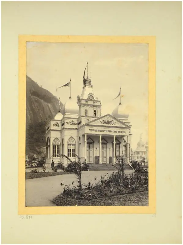 Vista geral da Exposição Nacional de 1908, Augusto Malta. Vê-se os pavilhões do Jardim Botânico; do Distrito Federal; dos Correios e Telégrafo; da Sociedade Nacional de Agricultura; de Belas Artes, Teatro João Caetano, Bombeiros; da Fábrica de Tecidos Bangu; de São Paulo e de Minas Gerais.
