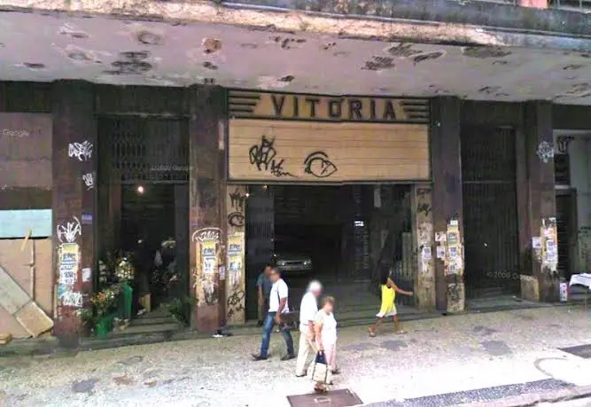 Foto Cine Vitória abandonado.