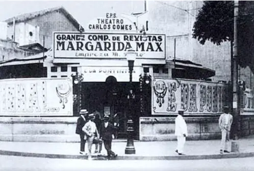 Fachada do teatro em 1928.